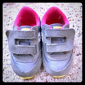 VGUC Saucony sneakers!